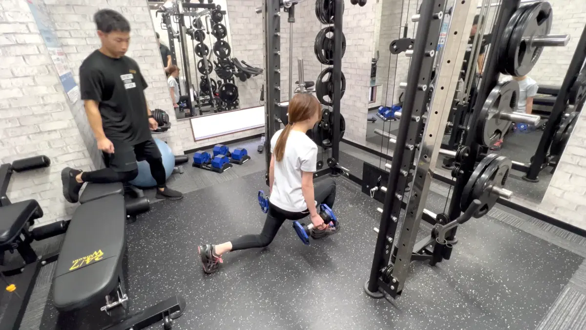 24/7Workout体験トレーニング(スプリットスクワットのダンベルありチャレンジ編)