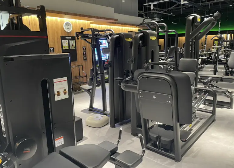 FIT PLACE24 本八幡店のジム内