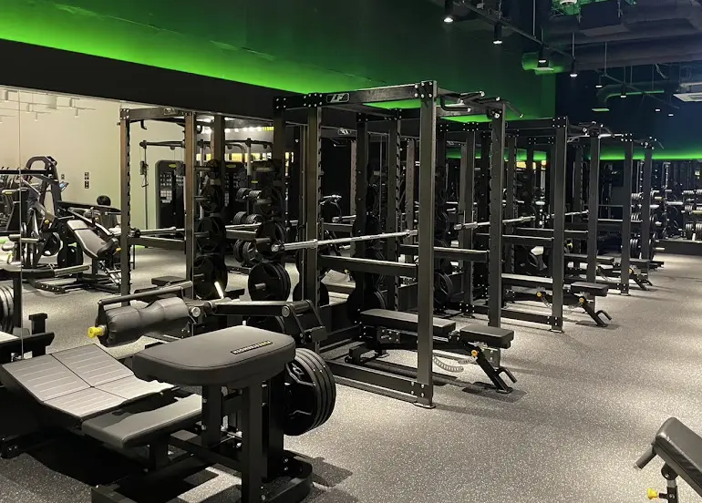 FIT PLACE24 本八幡店のジム内