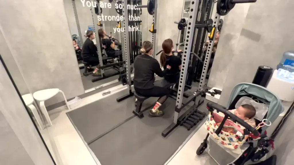 UNDEUX SUPERBODY LIFE千葉スタジオでのレッスン風景（ラットプルダウン）