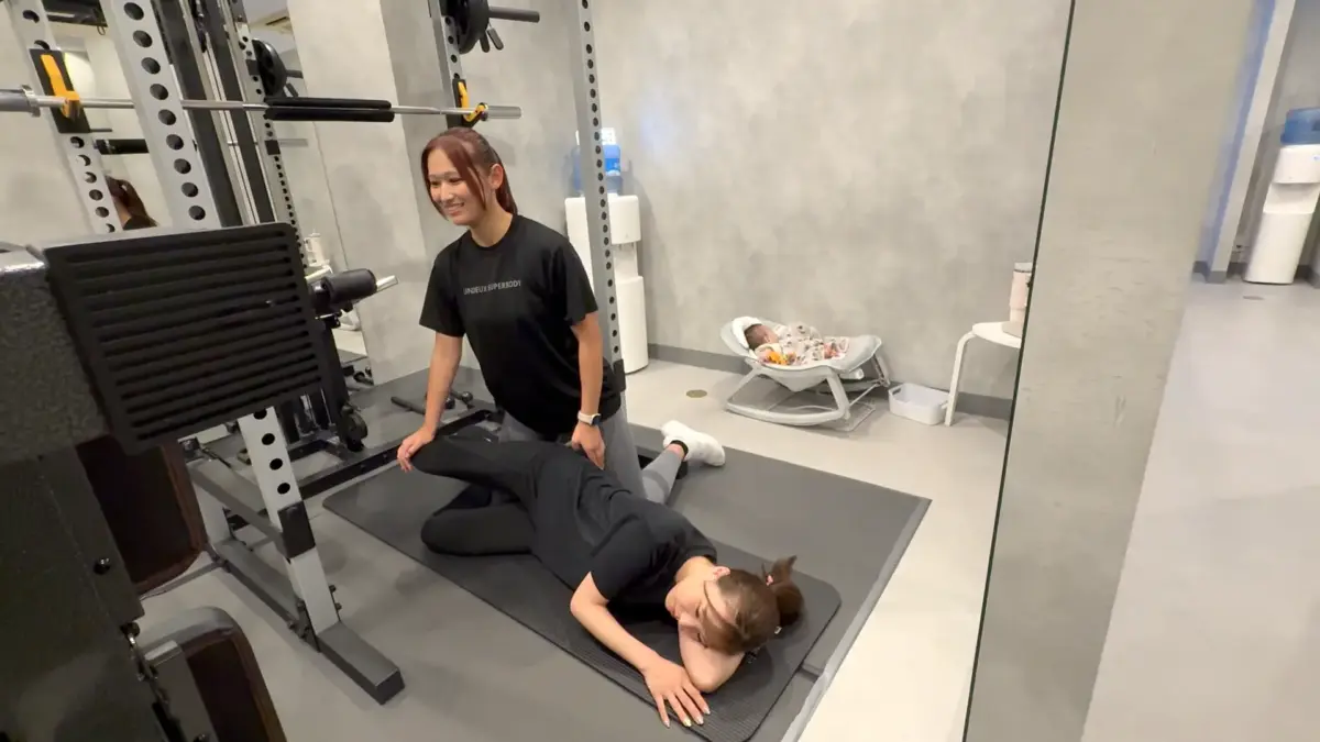 UNDEUX SUPERBODY LIFE千葉スタジオでのレッスン風景(クラムシェル)