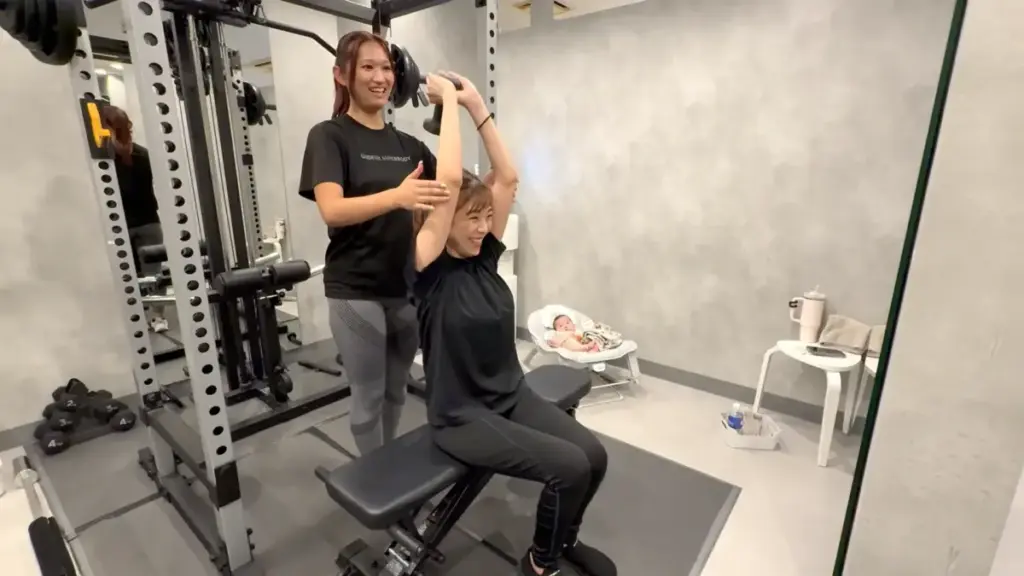 UNDEUX SUPERBODY LIFE千葉スタジオでのレッスン風景（二の腕の引き締め）