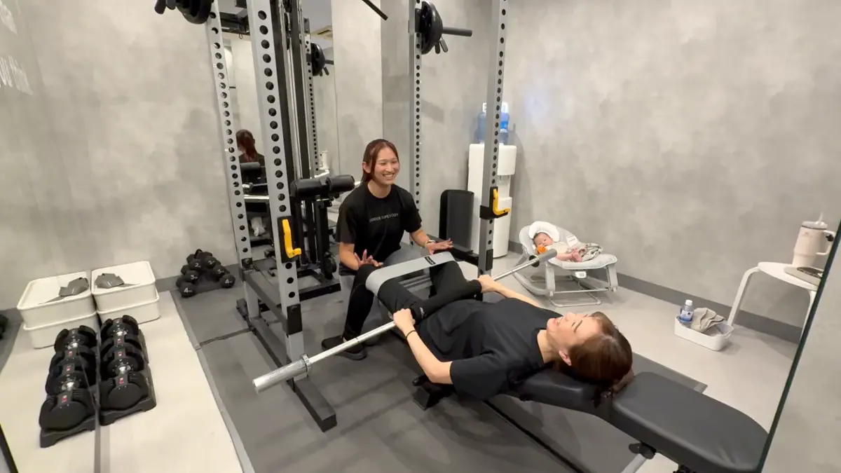 UNDEUX SUPERBODY LIFE千葉スタジオでのレッスン風景（ヒップスラスト）