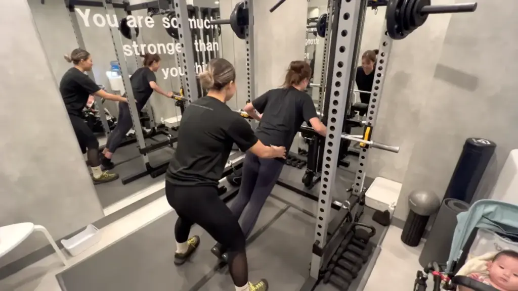 UNDEUX SUPERBODY LIFE千葉スタジオでのレッスン風景（腕立て伏せ）