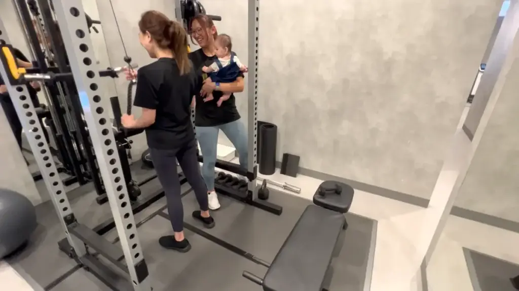 UNDEUX SUPERBODY LIFE千葉スタジオでのレッスン風景（二の腕の引き締めレッスン）