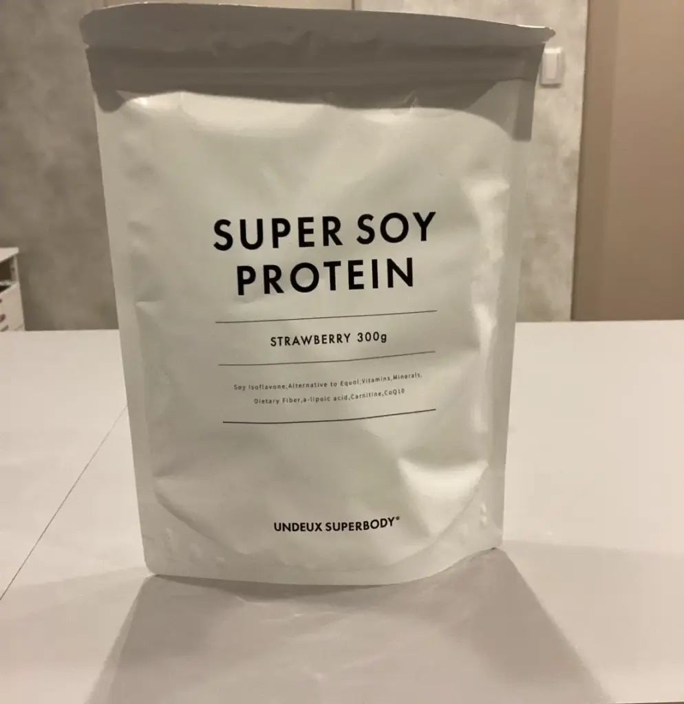 UNDEUX SUPERBODY LIFEで購入したソイプロテイン（ストロベリー味）