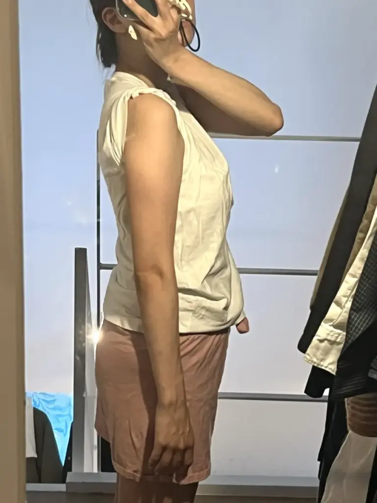 UNDEUX SUPERBODY LIFEの4ヶ月トレーニングで引き締まった二の腕（右）のビフォーアフター写真｜LYFTOFF-WOMAN編集部オリジナル