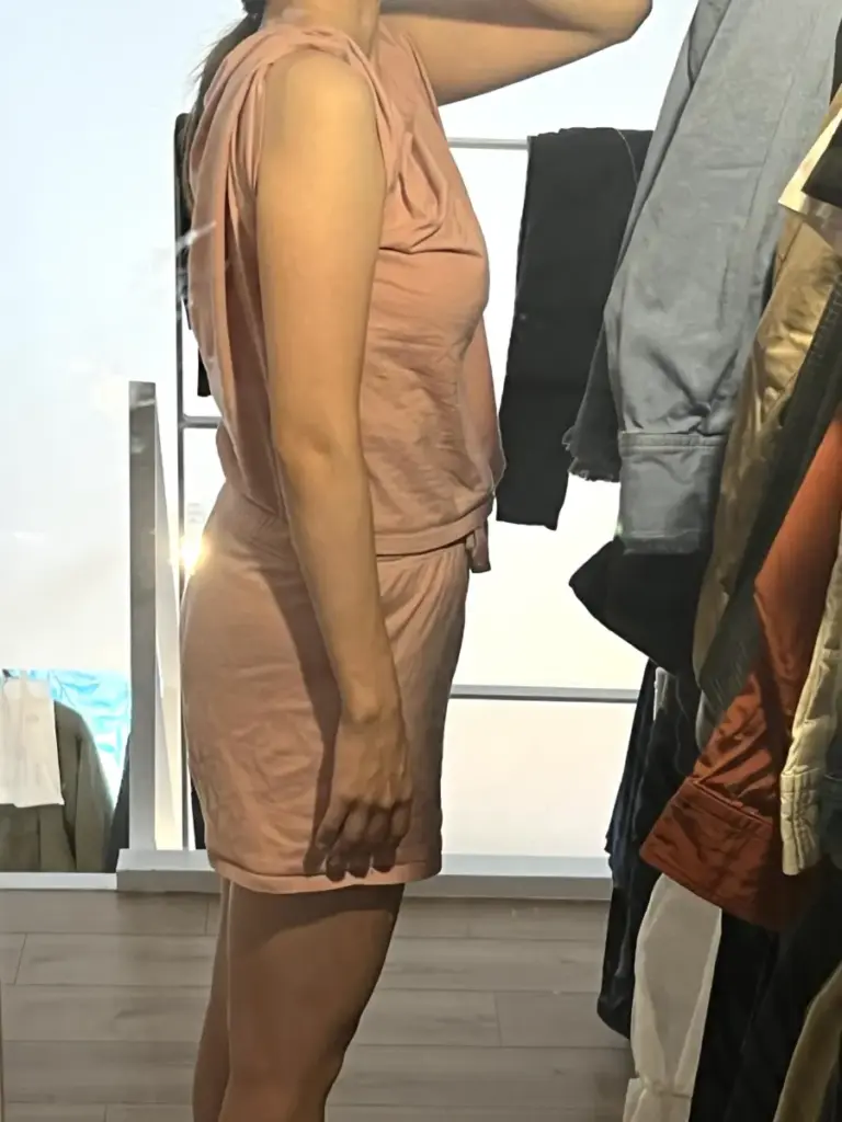 UNDEUX SUPERBODY LIFEの4ヶ月トレーニングで引き締まった二の腕（右）のビフォーアフター写真｜LYFTOFF-WOMAN編集部オリジナル