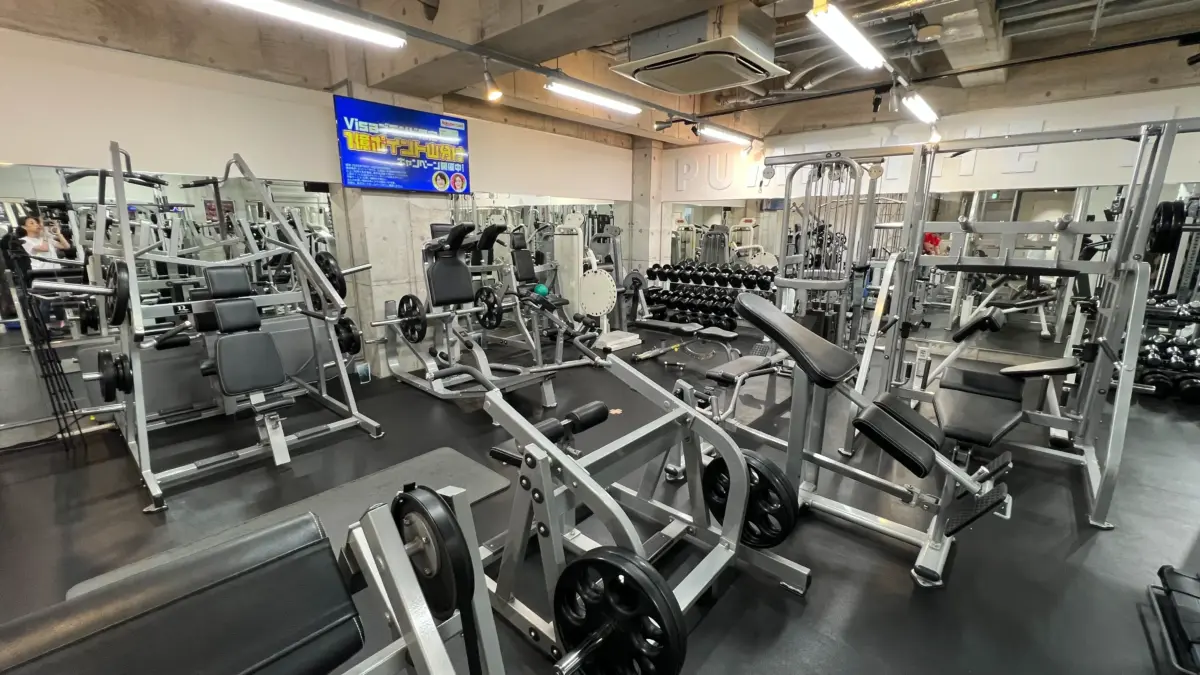 駅前筋肉留学GO三田・田町店のジム内画像