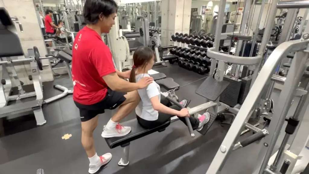駅前筋肉留学GOの体験レッスンの様子(三田・田町店)