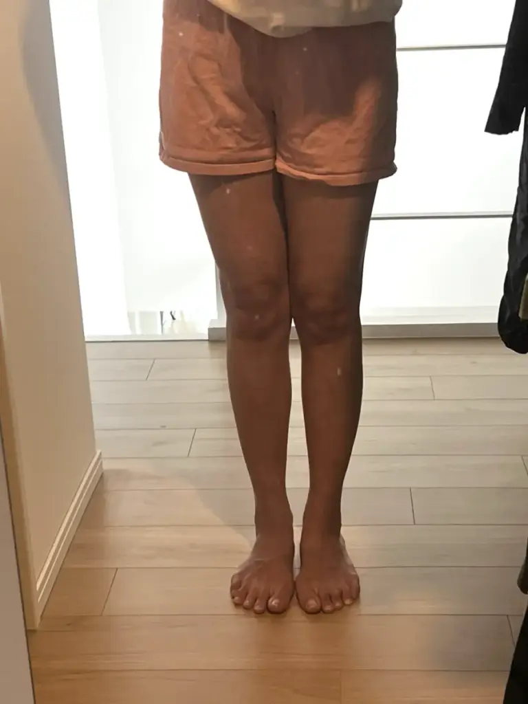 UNDEUX SUPERBODY LIFEに4ヶ月通った編集部員の脚の変化推移。脚ラインの引き締まりや姿勢改善が分かるLYFTOFF-WOMAN-オリジナル写真。