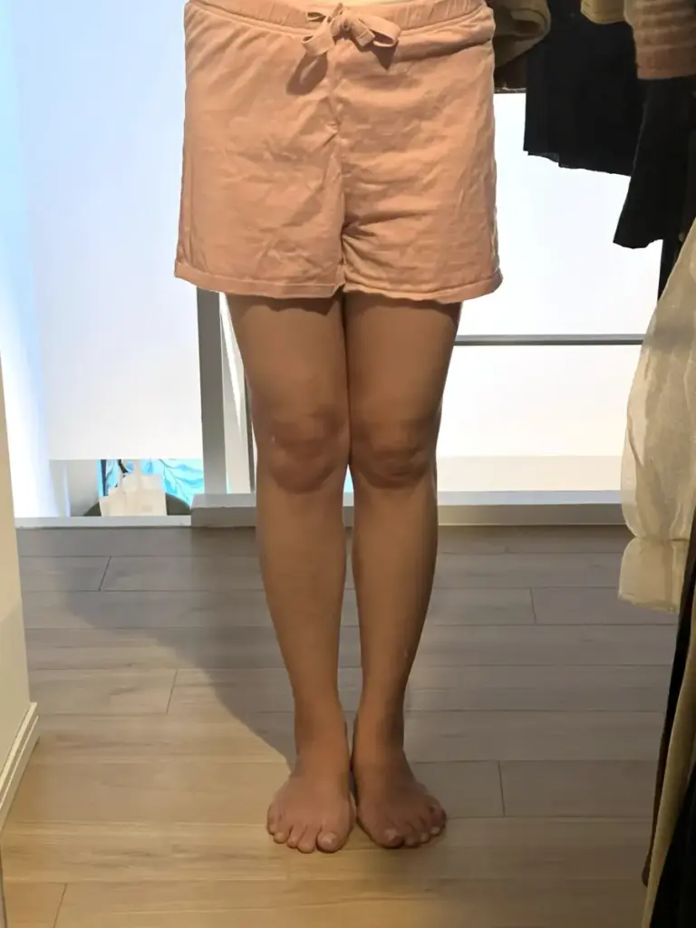 UNDEUX SUPERBODY LIFEに4ヶ月通った編集部員の脚の変化推移。脚ラインの引き締まりや姿勢改善が分かるLYFTOFF-WOMAN-オリジナル写真。