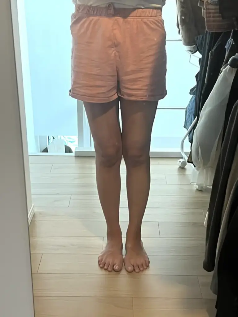 UNDEUX SUPERBODY LIFEに4ヶ月通った編集部員の脚の変化推移。脚ラインの引き締まりや姿勢改善が分かるLYFTOFF-WOMAN-オリジナル写真。