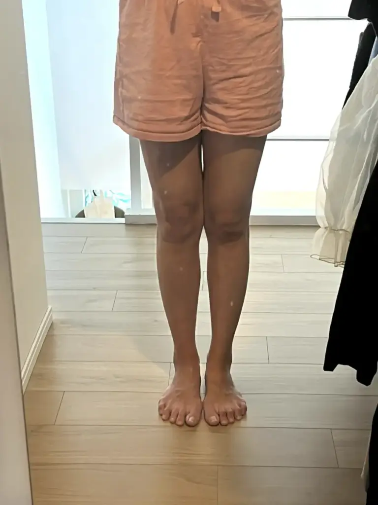 UNDEUX SUPERBODY LIFEに4ヶ月通った編集部員の脚の変化推移。脚ラインの引き締まりや姿勢改善が分かるLYFTOFF-WOMAN-オリジナル写真。