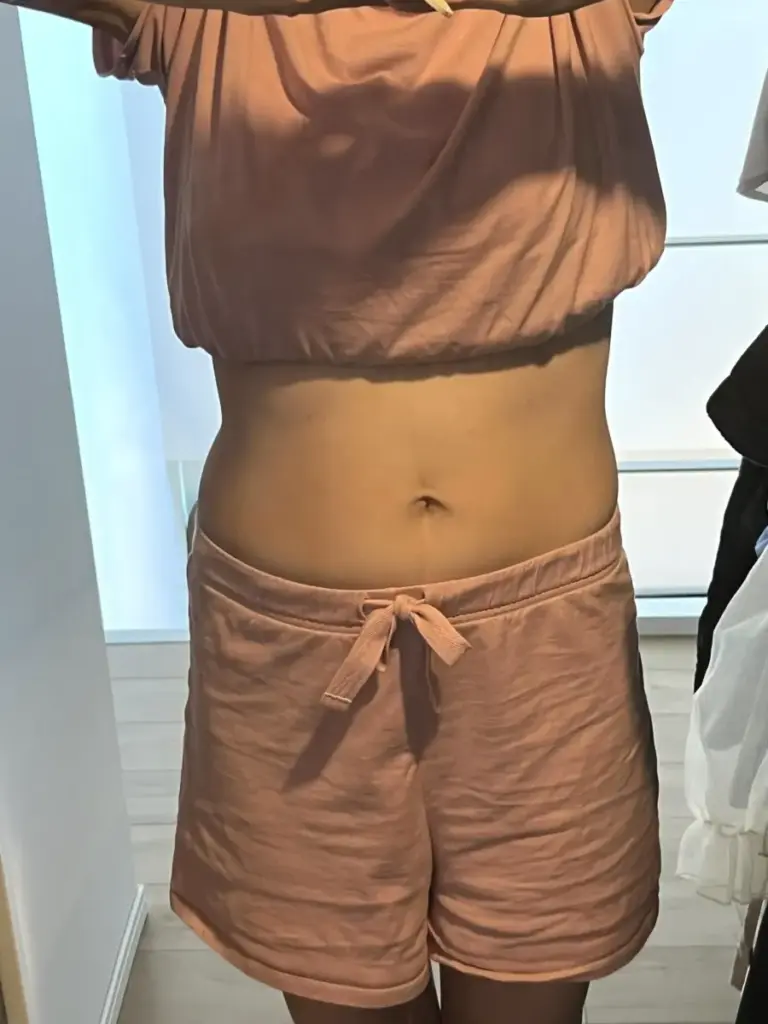 UNDEUX SUPERBODY LIFEの4ヶ月間でお腹の正面が引き締まっていく変化