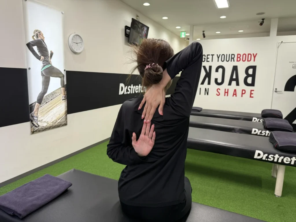 ドクターストレッチで実際に体験を受けた際の肩甲骨周りの柔軟性チェック(ビフォー)